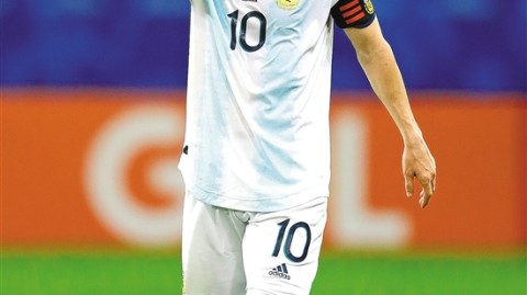 哥伦比亚足球新星马丁内斯引发欧洲豪门2026年抢人大战