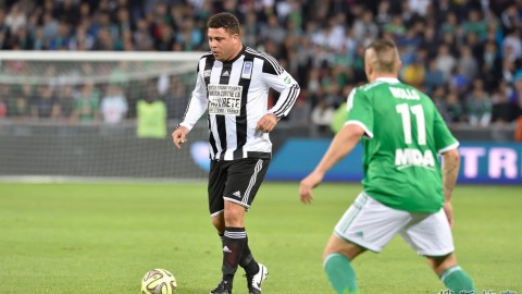 2026足坛告别季：图搜退役球员传奇，珍藏绿茵最后一帧