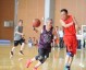 铁岭杜兰特驰骋球场！赵本山与NBA扣篮王过招，郭艾伦合影见证忘年交