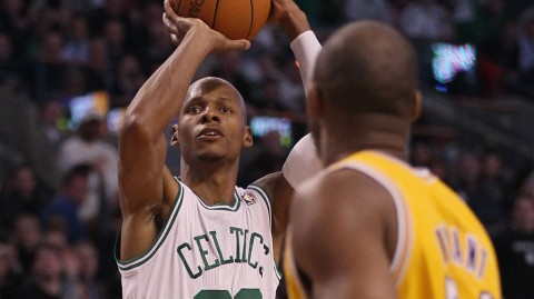 历史性时刻：雷·阿伦三分线外一剑封喉，正式加冕联盟历史三分王