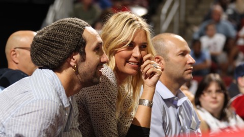 十五年后的回首：莎拉波娃当年钻戒闪耀篮网场边，一段聚光灯下的爱情往事