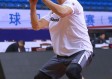 肌肉线条彰显领袖本色，广东宏远赛前备战阿联状态轻松