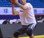 肌肉线条彰显领袖本色，广东宏远赛前备战阿联状态轻松